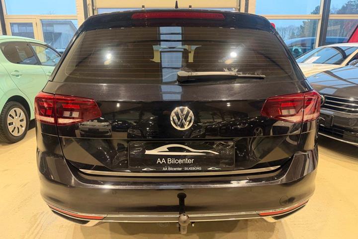 Sort VW Passat fra 2020