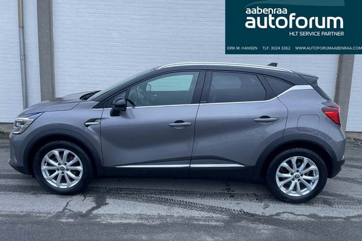 Grå Renault Captur fra 2021