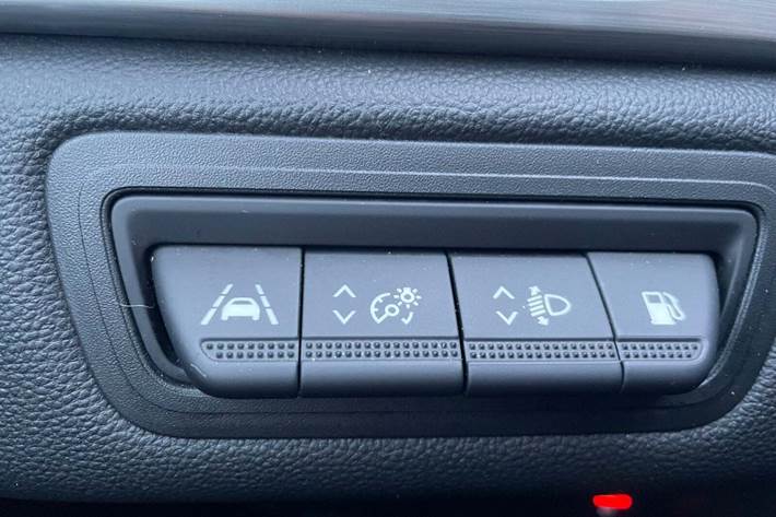 Grå Renault Captur fra 2021