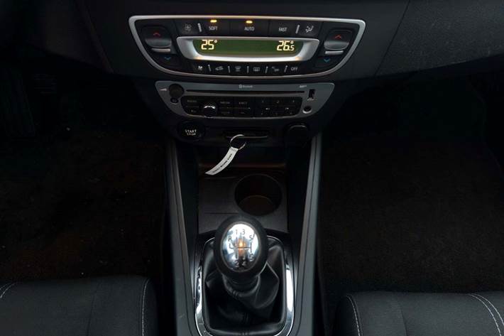 Grå Renault Megane III fra 2014