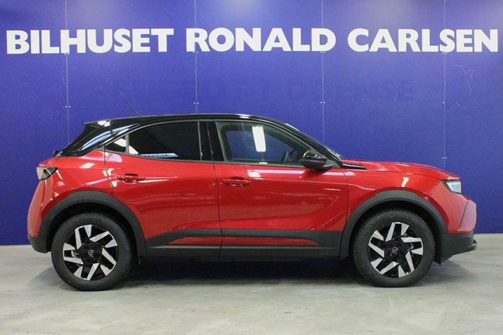 Rød Opel Mokka-e fra 2023