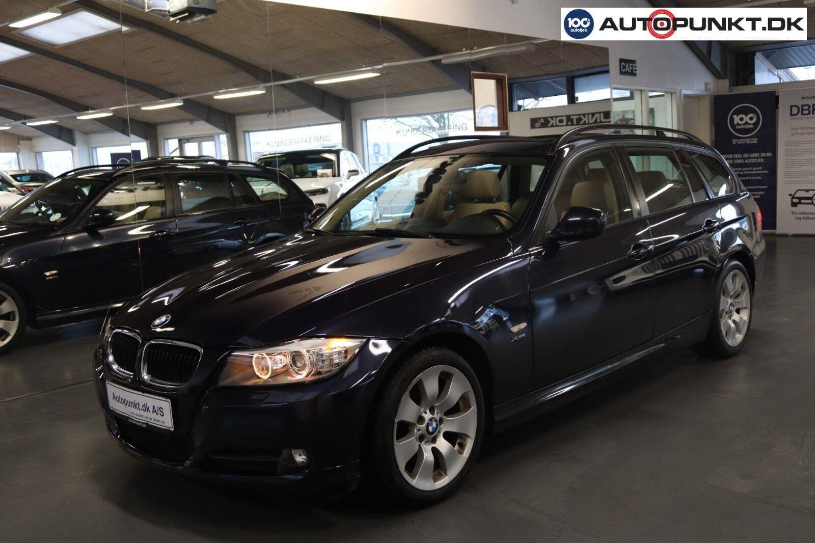 Sort BMW 320d fra 2009 set udefra