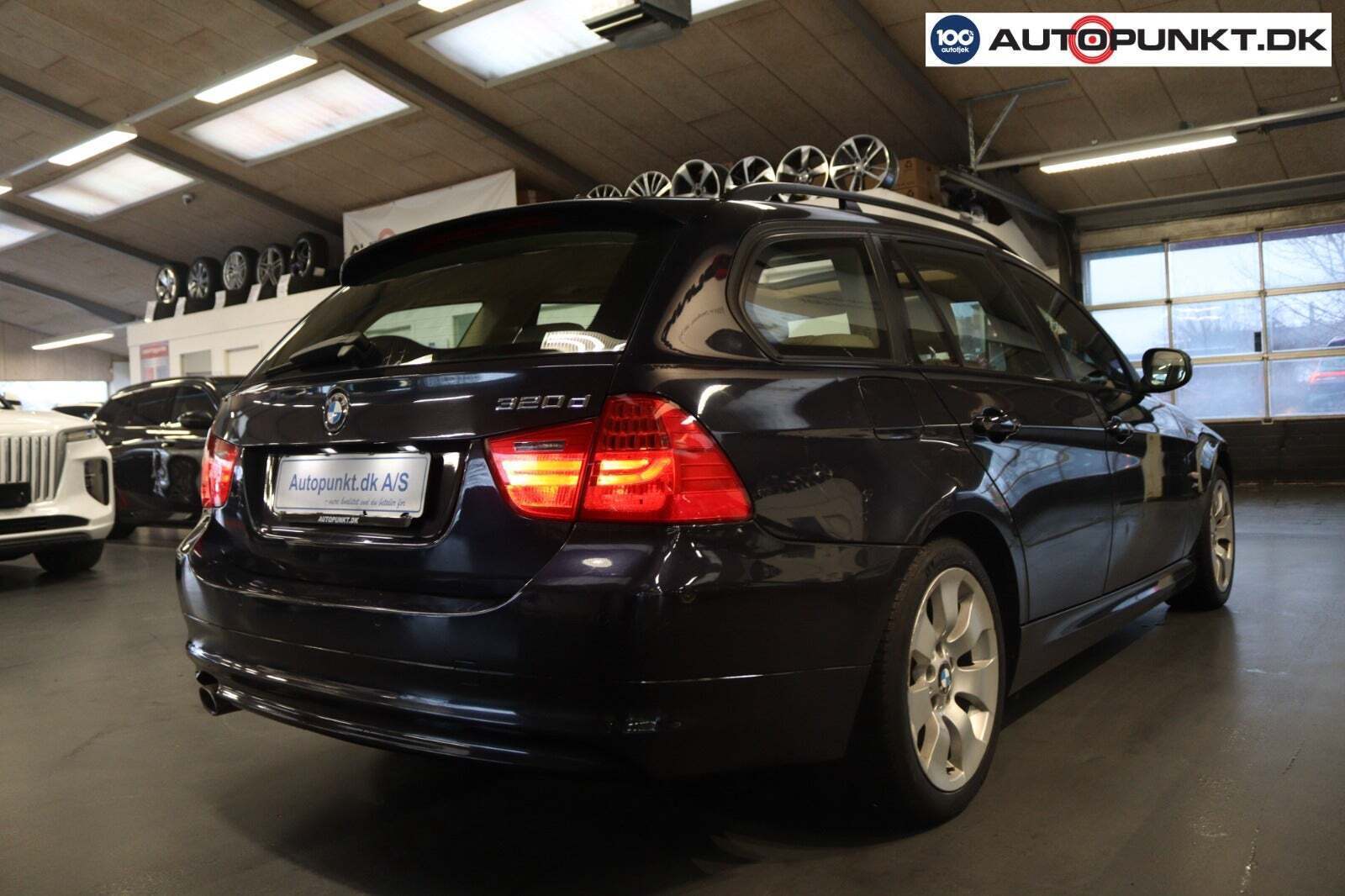 Sort BMW 320d fra 2009