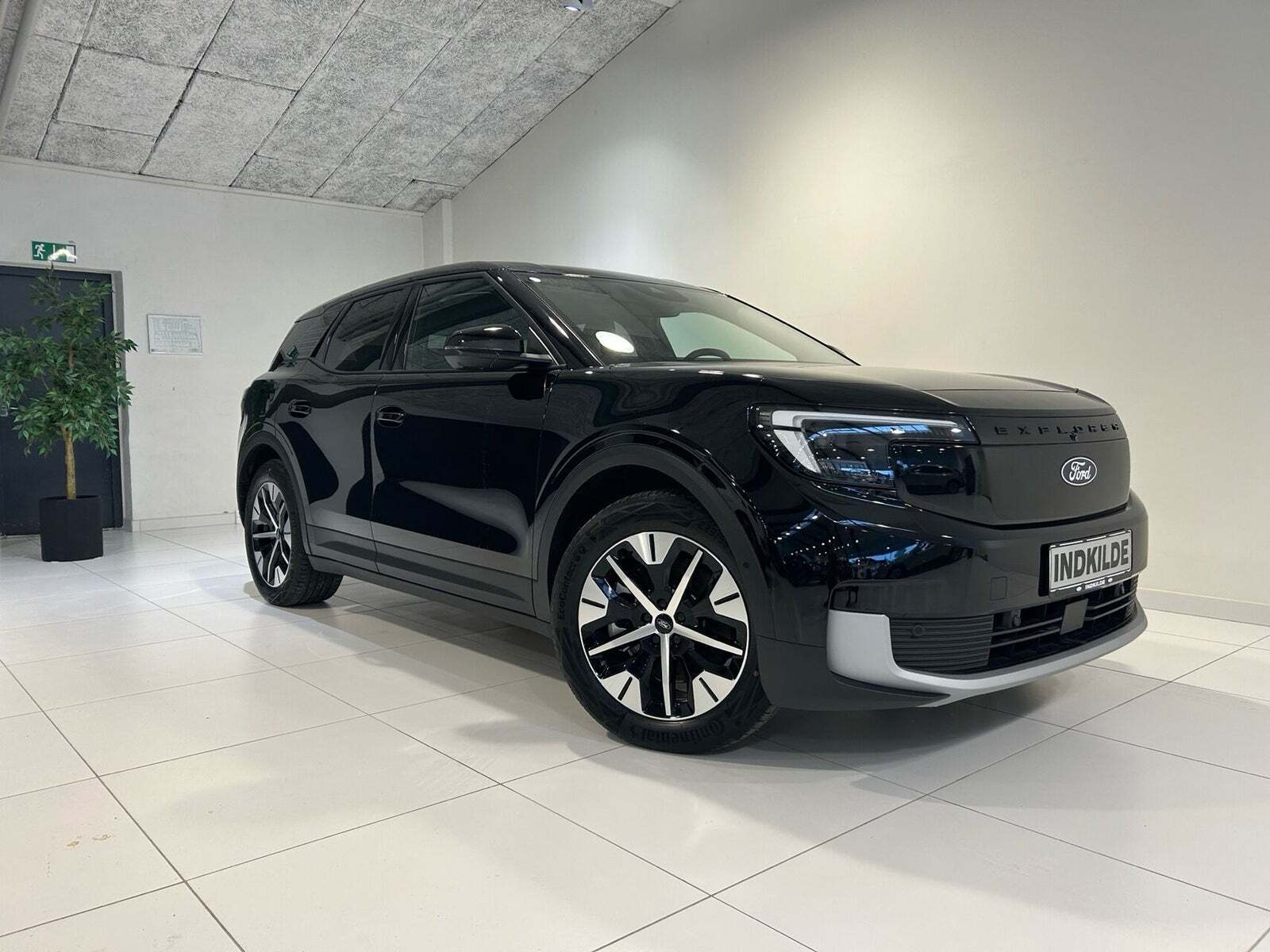 Ford Explorer 77 Select Extended Range