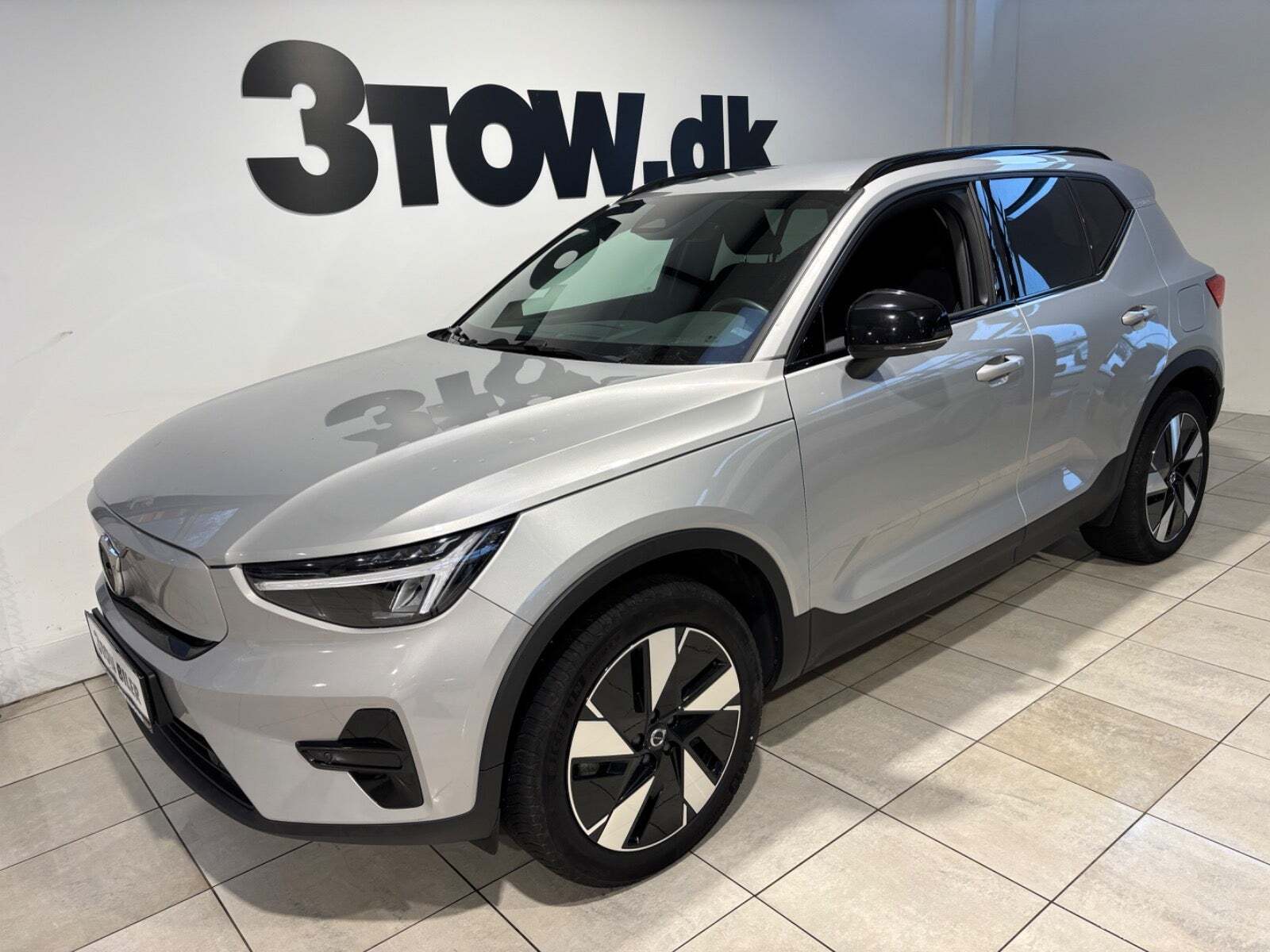 undefined Volvo XC40 fra 2024 set udefra