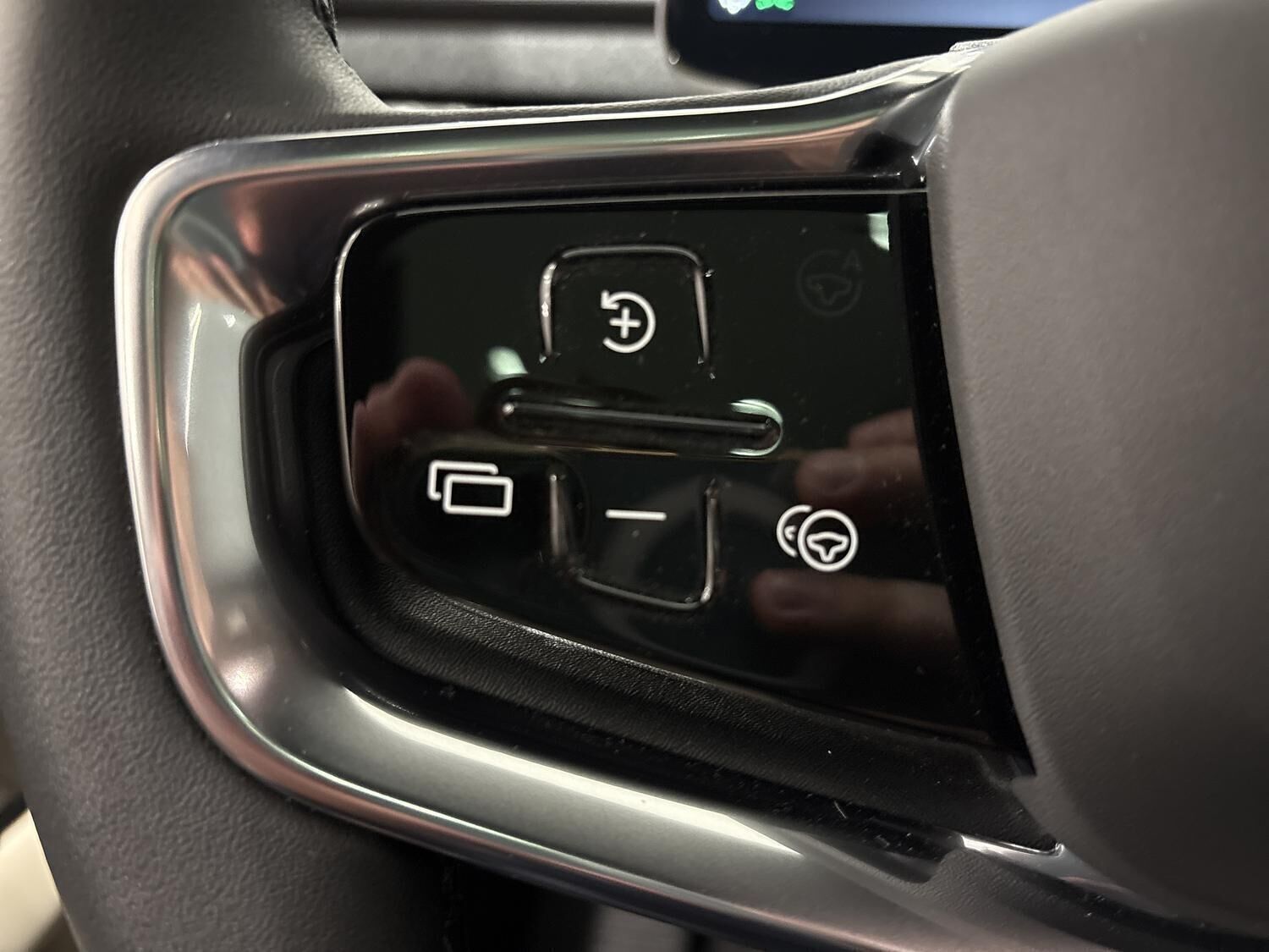 Grå Volvo EX90 fra 2025