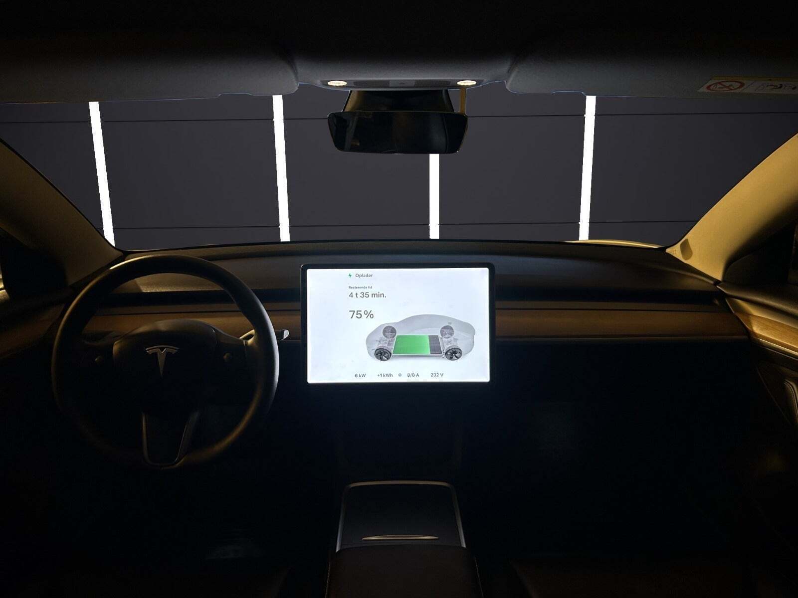 Hvid Tesla Model 3 fra 2022