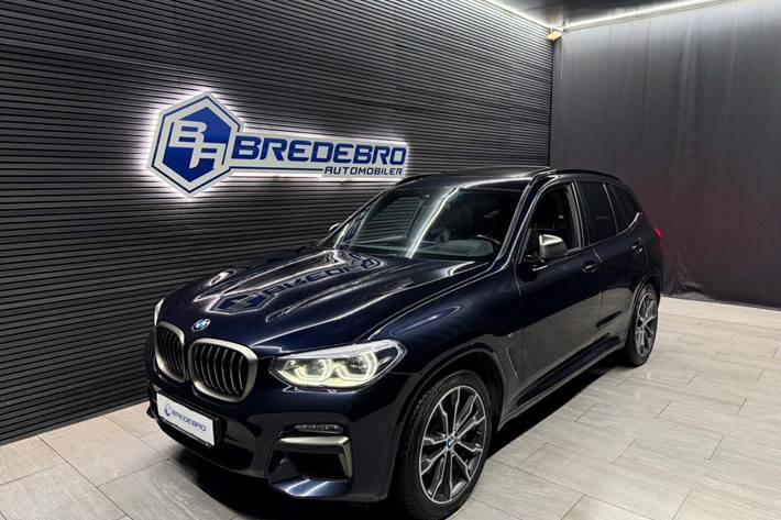 Blå BMW X3 fra 2018 set udefra