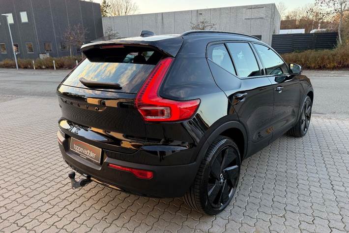 Sort Volvo EX40 fra 2025