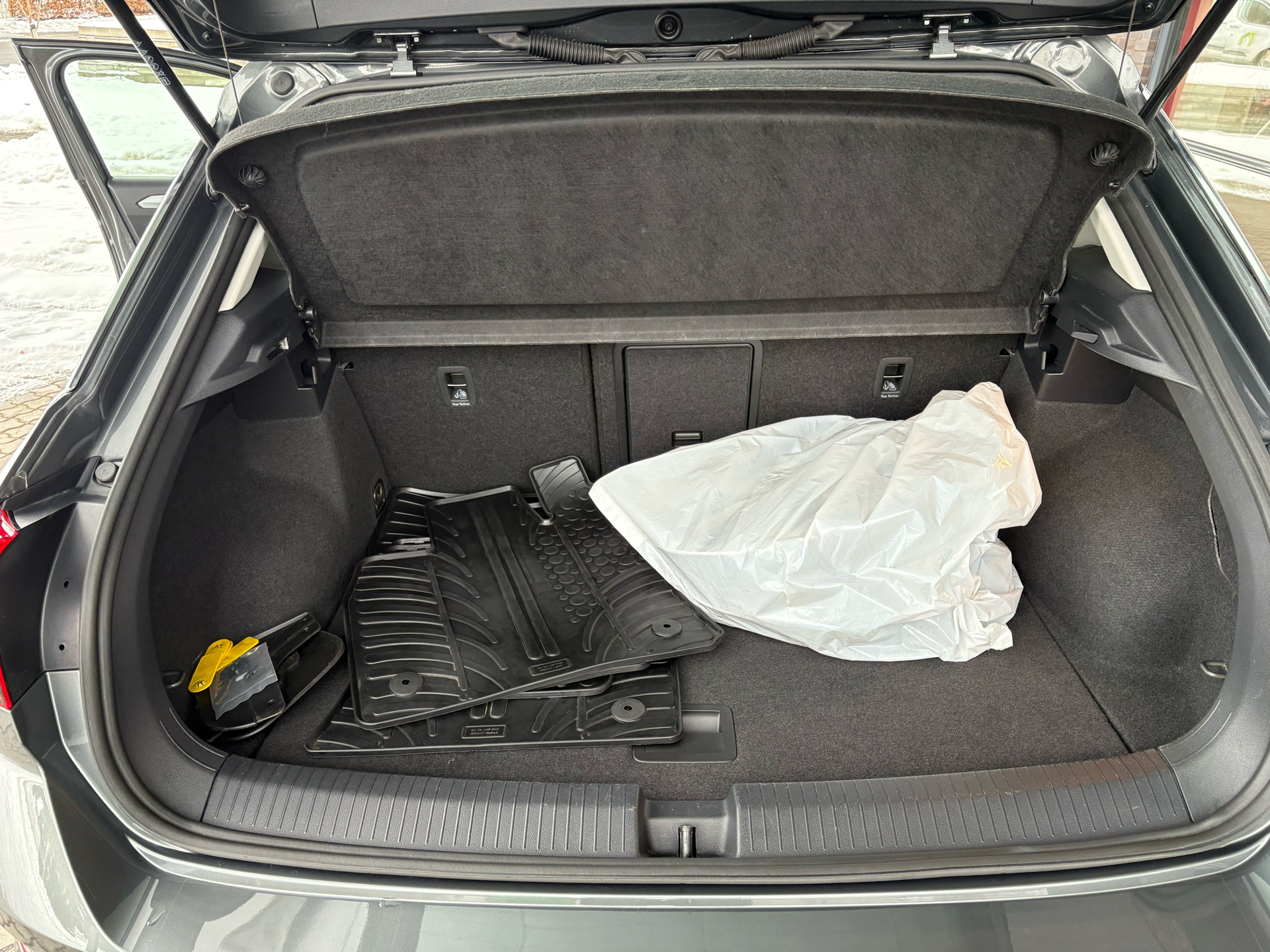 Grå VW T-Roc fra 2023