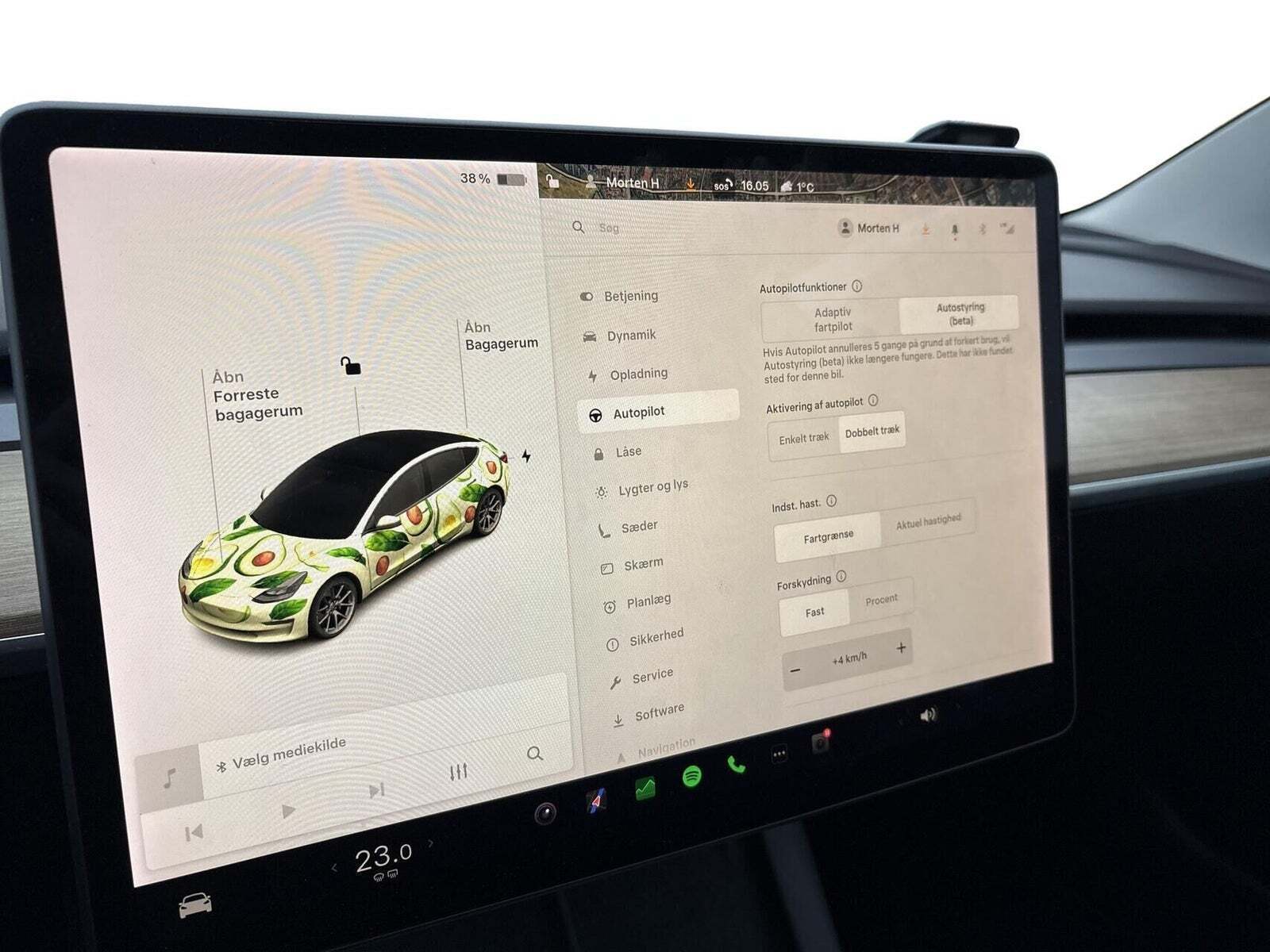 Sort Tesla Model 3 fra 2021