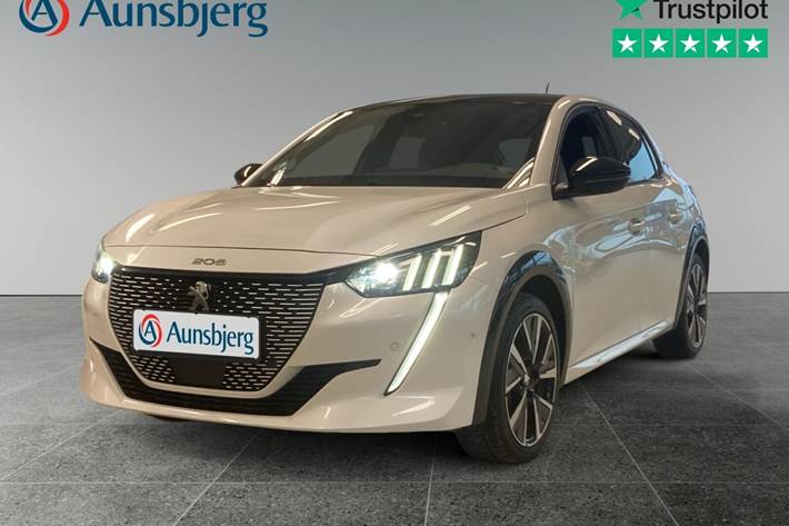 Hvid Peugeot e-208 fra 2022 set udefra