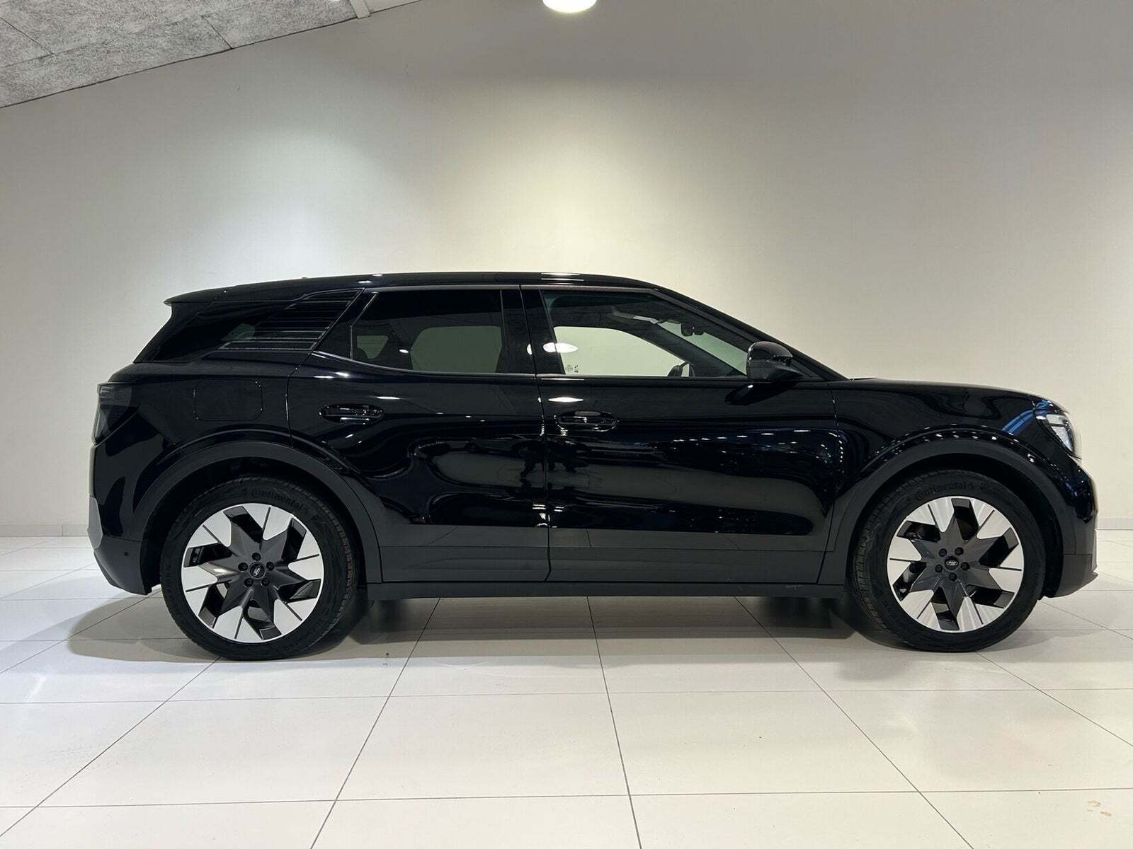 Ford Explorer 77 Premium Extended Range