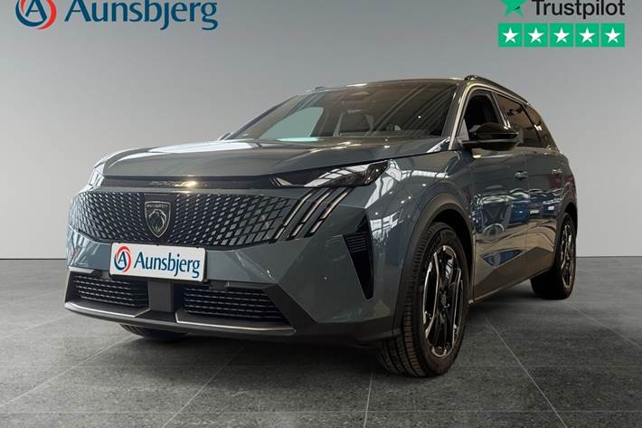 Blå Peugeot e-5008 fra 2024 set udefra