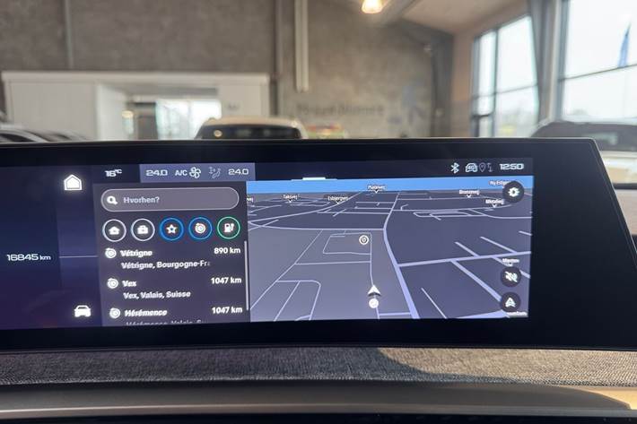 Blå Peugeot e-5008 fra 2024