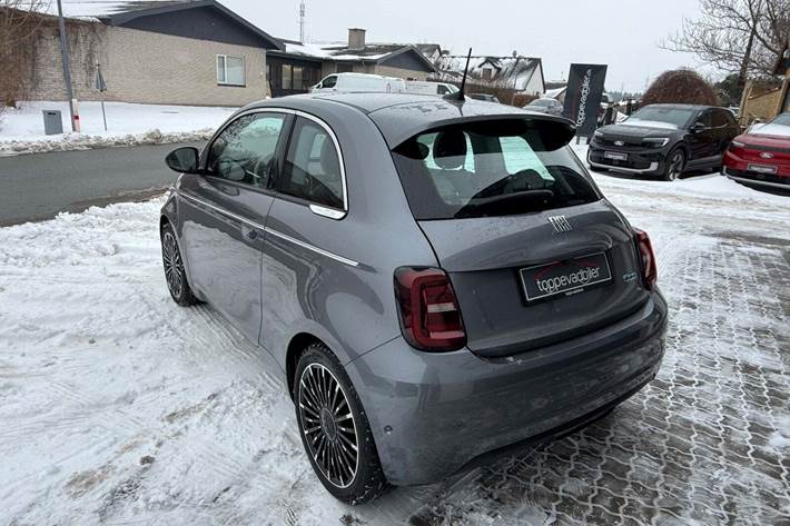 Grå Fiat 500e fra 2020