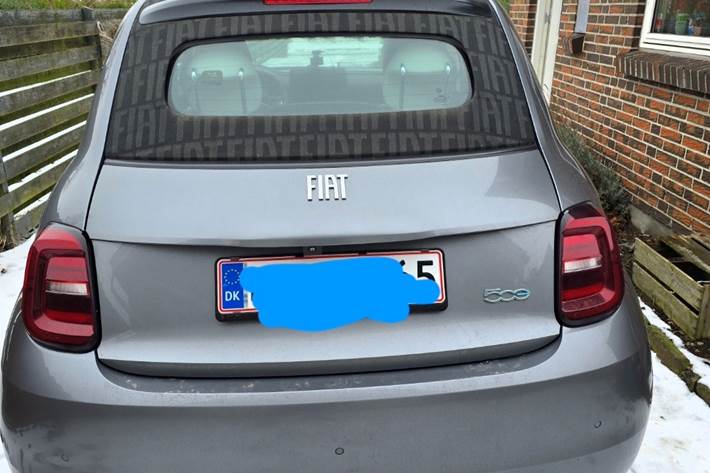 Grå Fiat 500e fra 2020