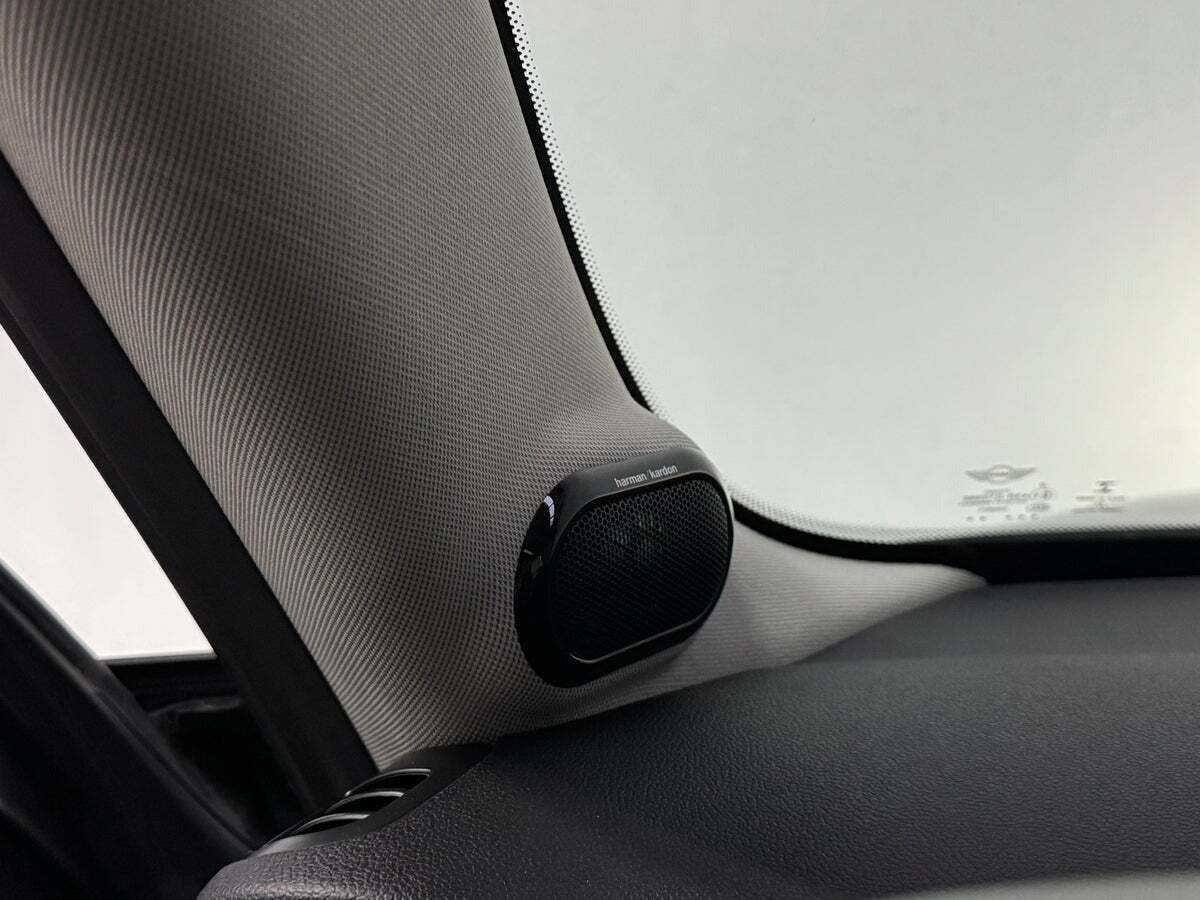 Blå Mini Cooper SE fra 2022