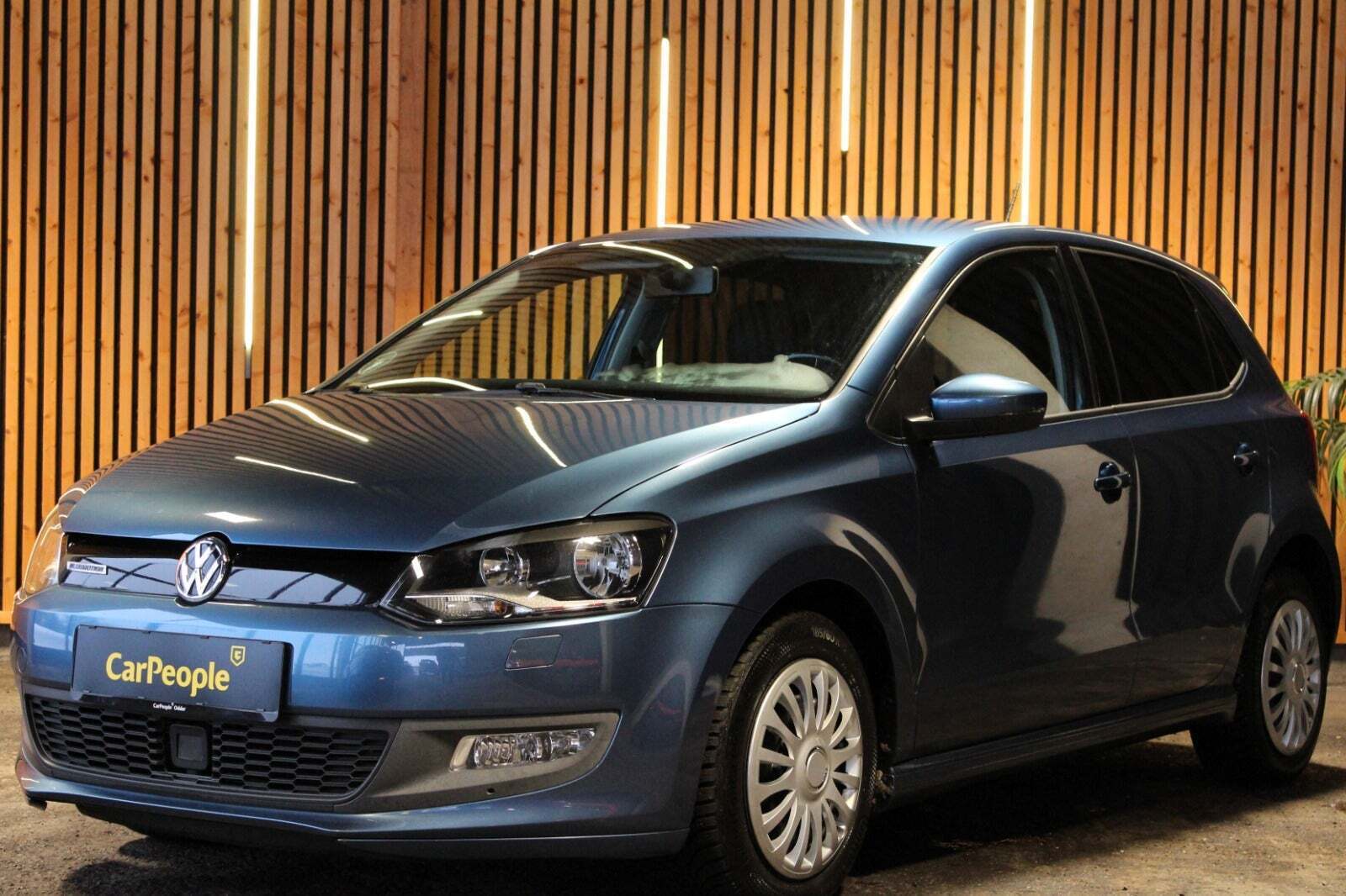 Blå VW Polo fra 2016