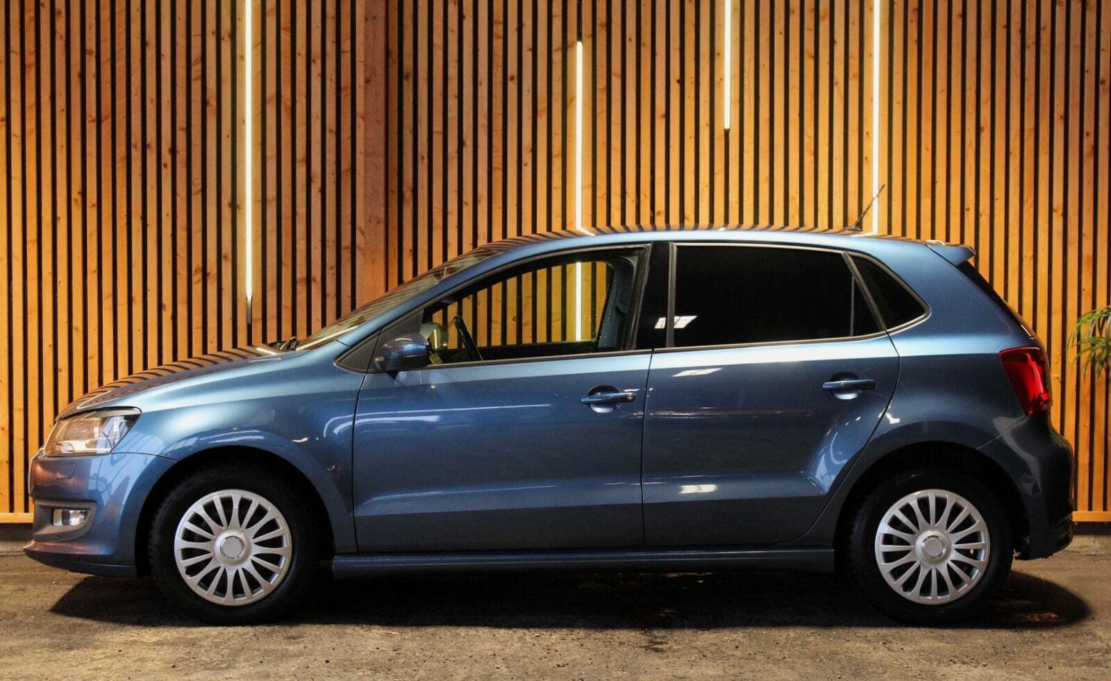 Blå VW Polo fra 2016