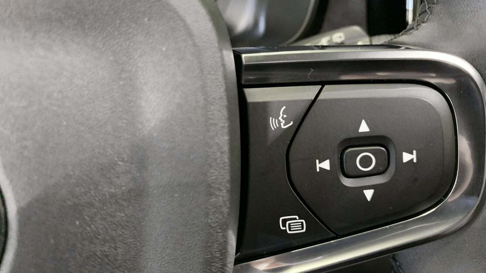 Sort Volvo XC40 fra 2023