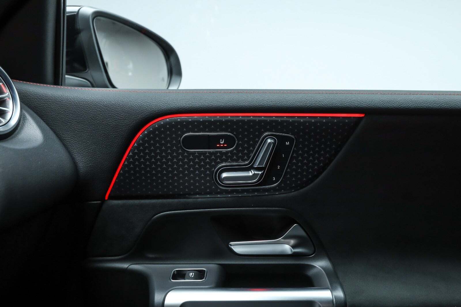 Sort Mercedes EQB250+ fra 2025