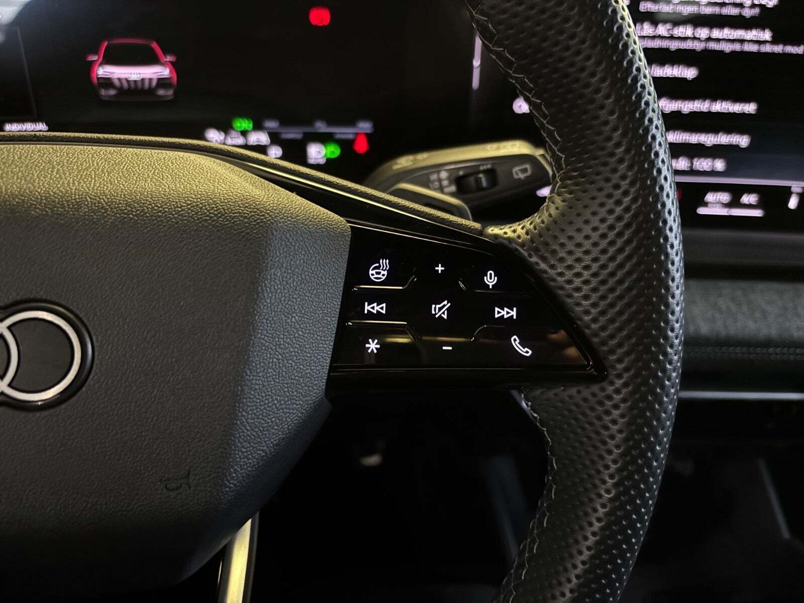 Sort Audi Q6 e-tron fra 2025