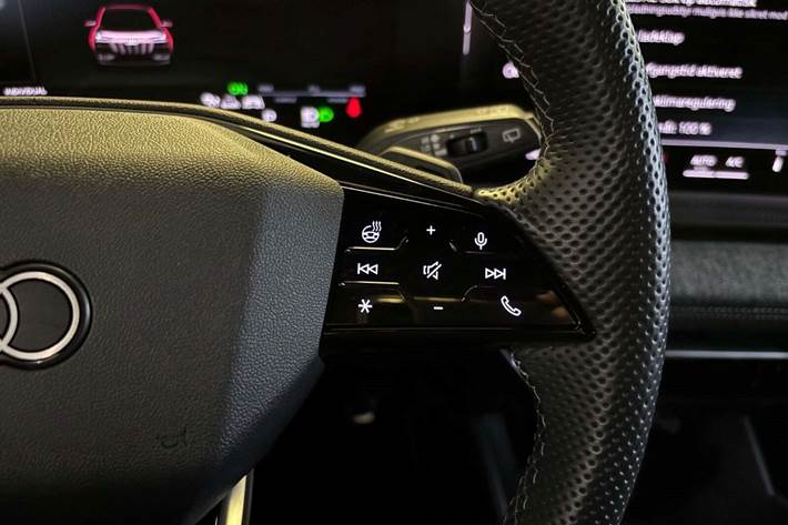 Sort Audi Q6 e-tron fra 2025