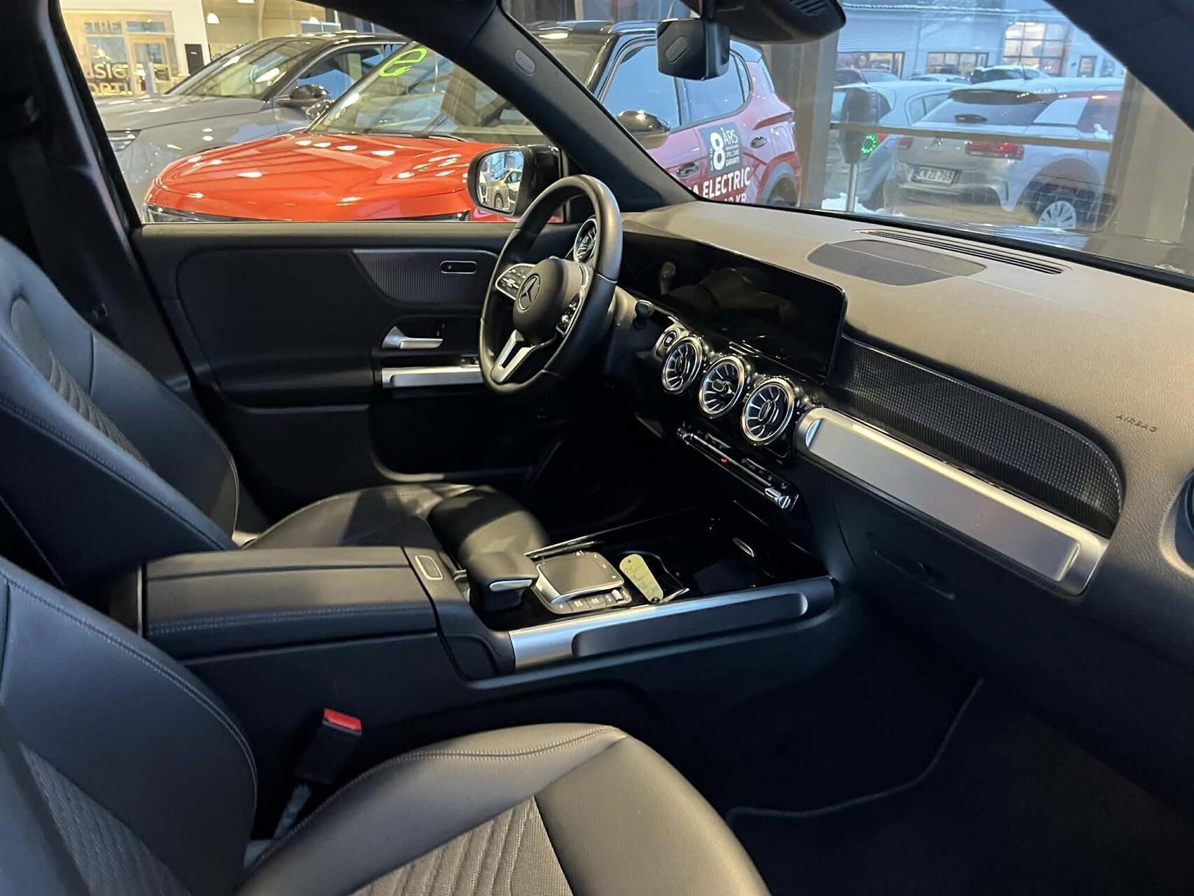 Sort Mercedes EQB 250 fra 2023