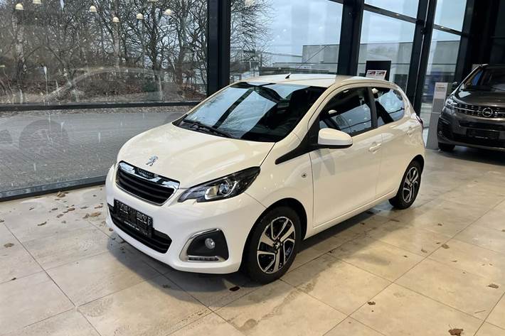 Hvid Peugeot 108 fra 2019 set udefra