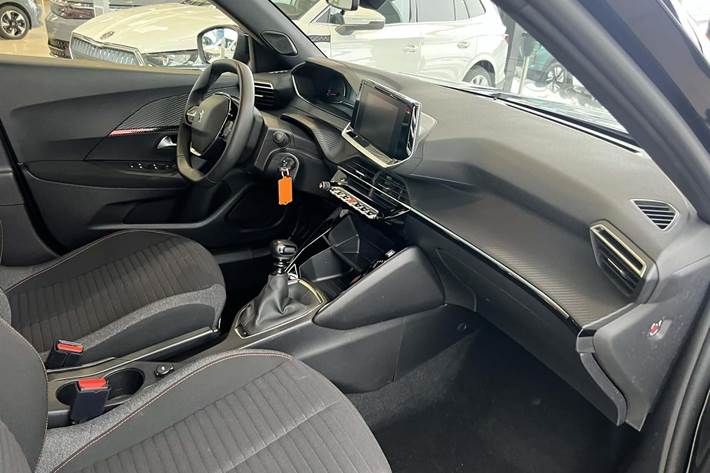 Sort Peugeot 2008 fra 2023