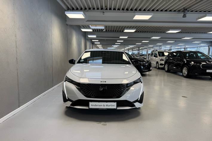 Hvid Peugeot E-308 fra 2023
