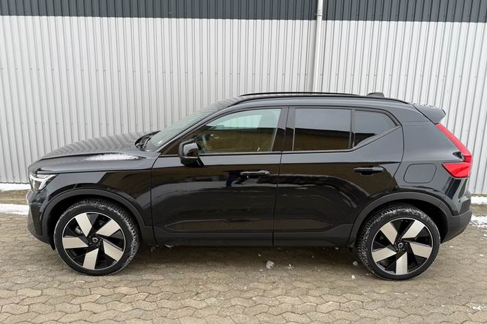 Sort Volvo XC40 fra 2022