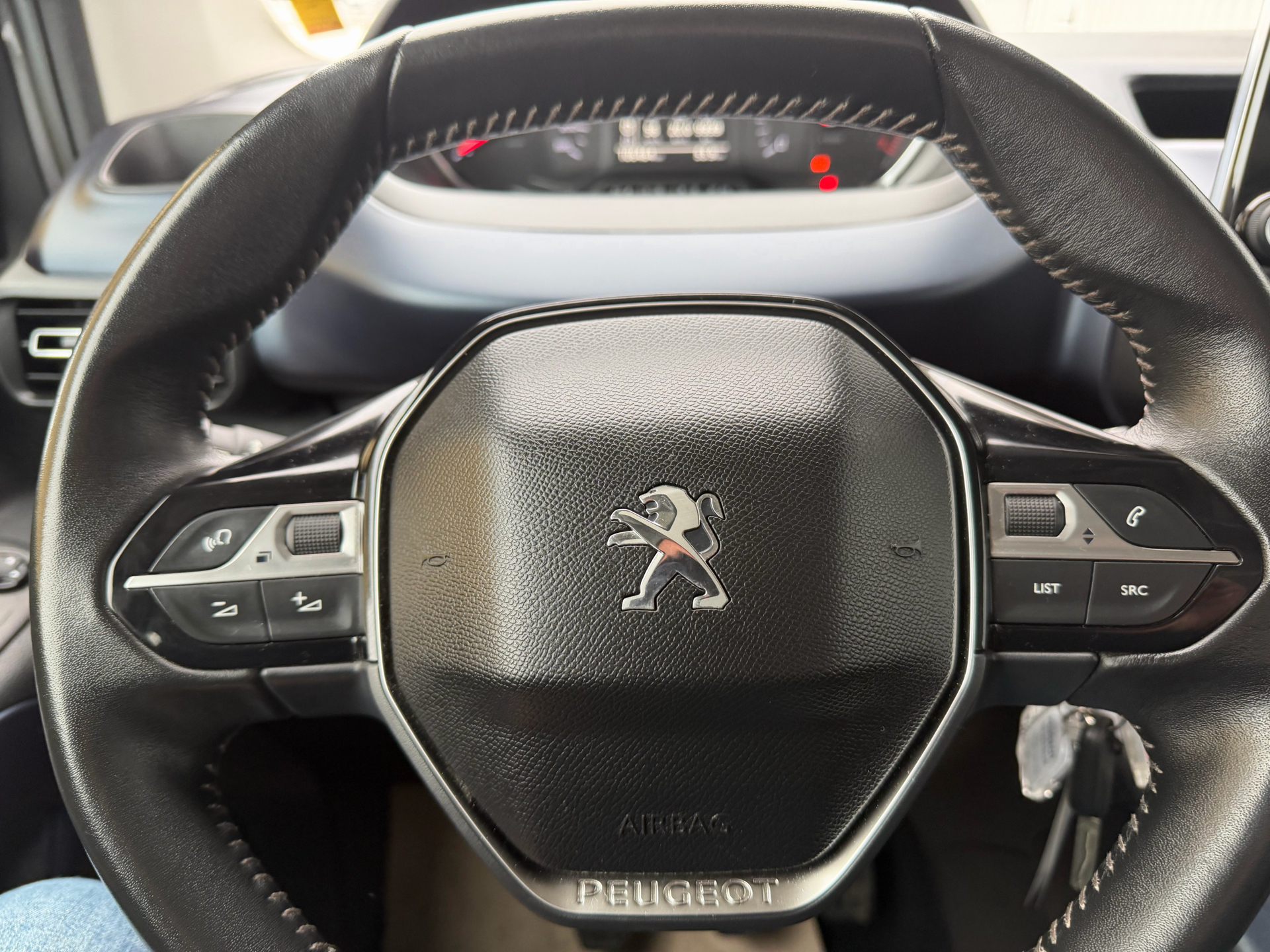 Grå Peugeot Rifter fra 2018