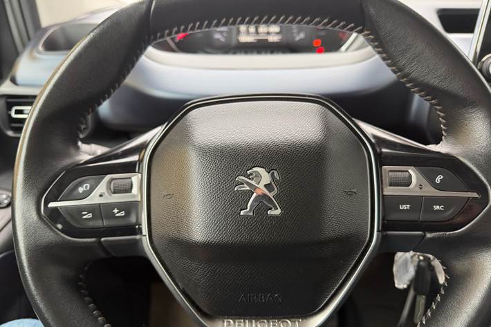 Grå Peugeot Rifter fra 2018