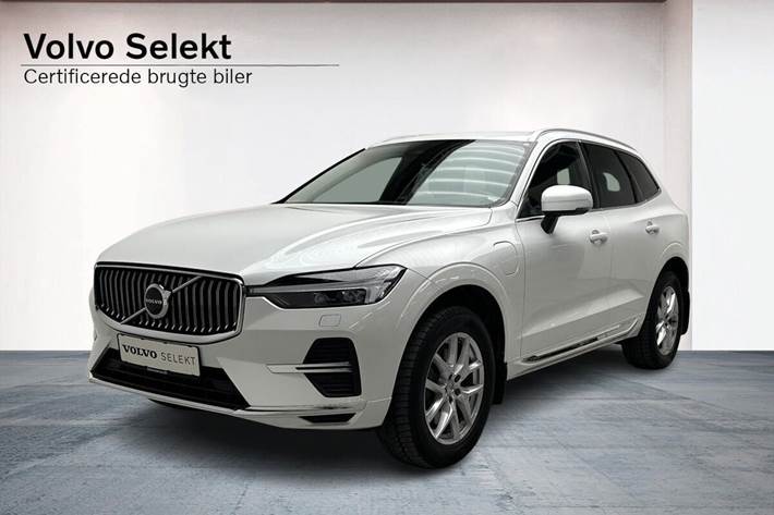 Hvid Volvo XC60 fra 2022 set udefra