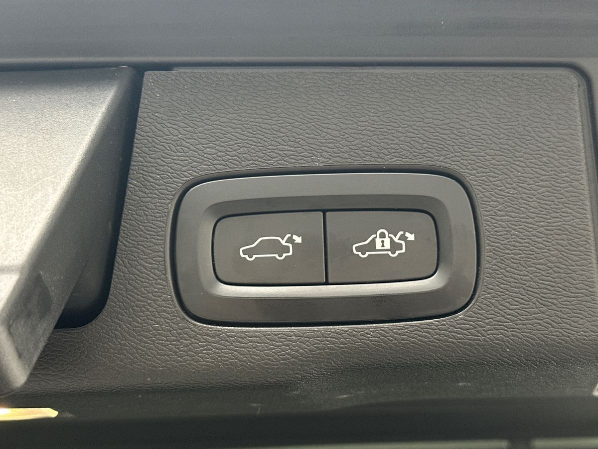 Hvid Volvo XC60 fra 2022