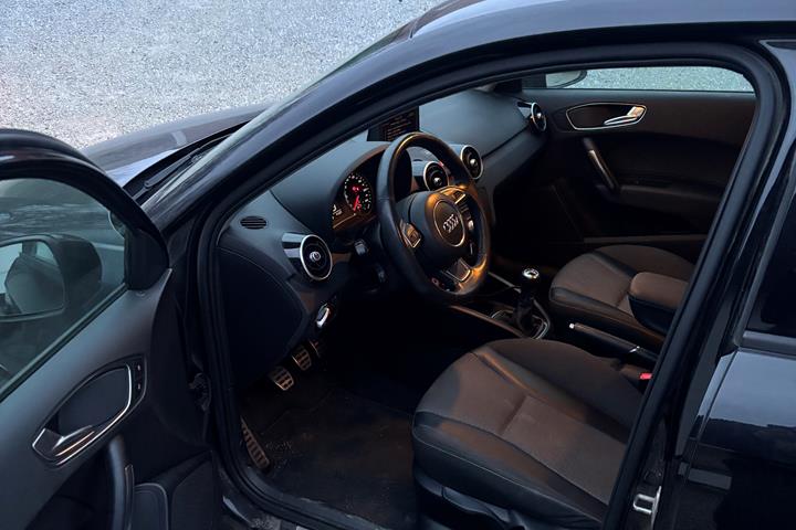 Sort Audi A1 Sportback fra 2012