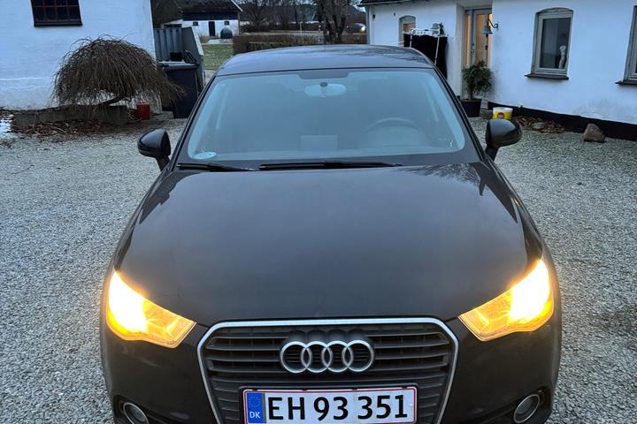 Sort Audi A1 Sportback fra 2012