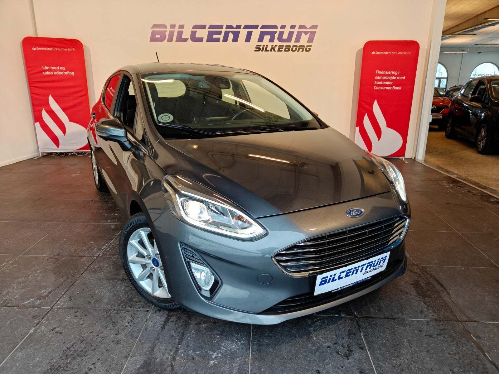 Grå Ford Fiesta fra 2018 set udefra