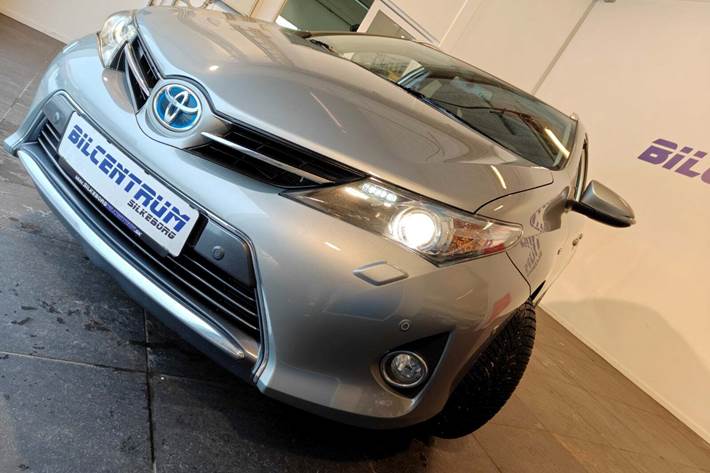 Grå Toyota Auris fra 2014