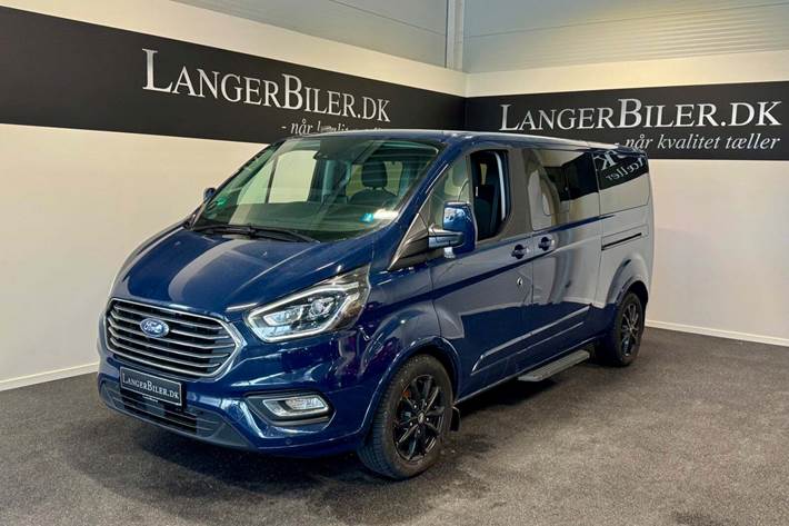 Blå Ford Tourneo Custom 320L fra 2020 set udefra