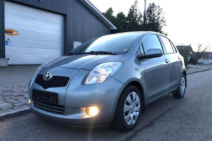 undefined Toyota Yaris fra 2006 set udefra