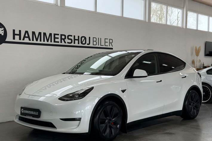 undefined Tesla Model Y fra 2022 set udefra