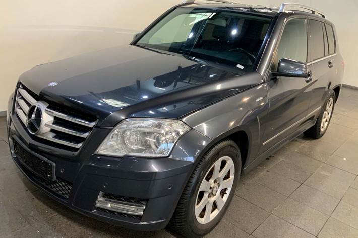 Grå Mercedes GLK220 fra 2011 set udefra