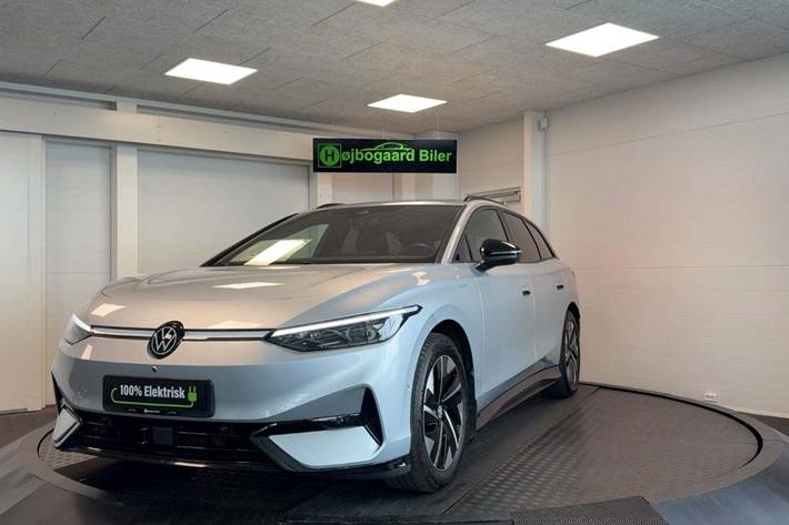 Sølv VW ID.7 fra 2024 set udefra