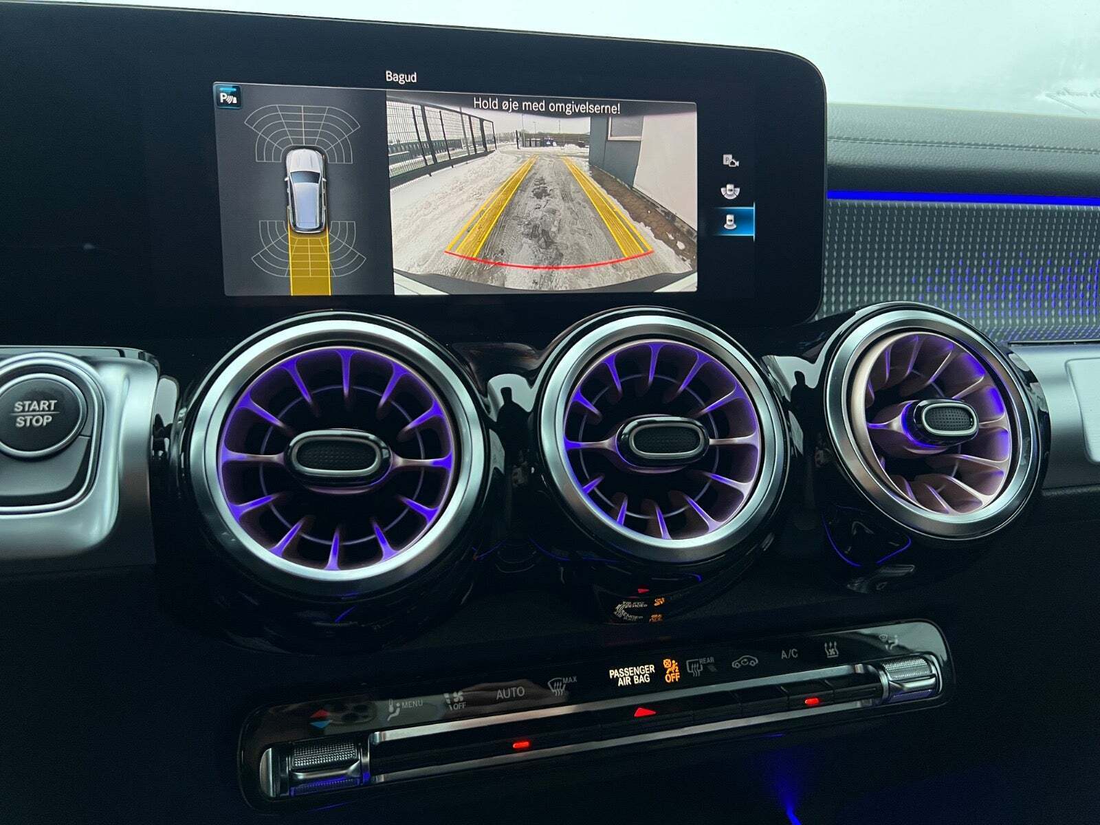 Hvid Mercedes EQB250+ fra 2023