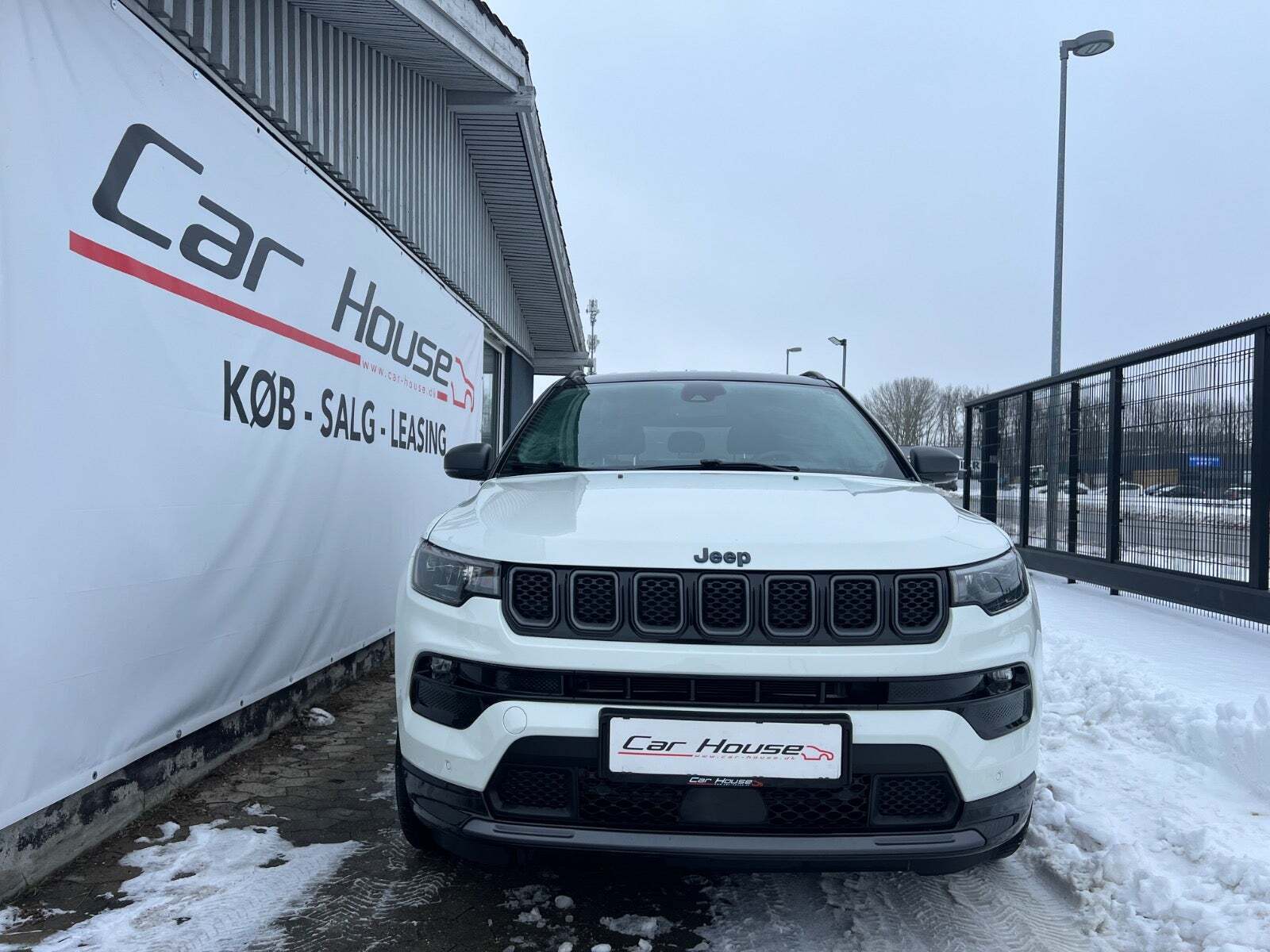 Hvid Jeep Compass fra 2021