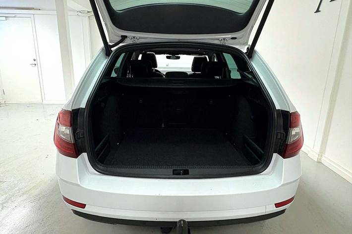 Hvid Skoda Octavia fra 2020