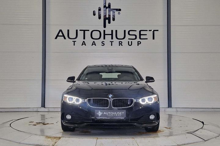 Sort BMW 420i fra 2015 set udefra